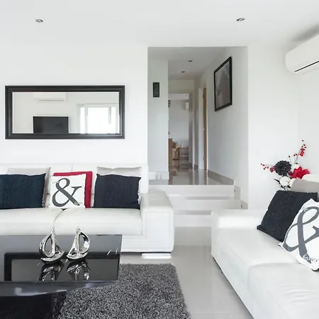 Cavaliere Sleeps 8 Pool Air Con Wifi Villa