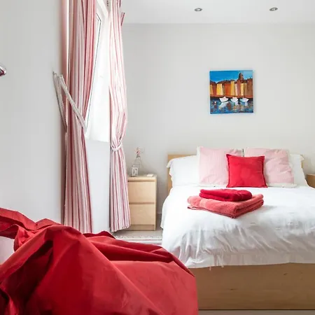 Cavaliere Sleeps 8 Pool Air Con Wifi Villa